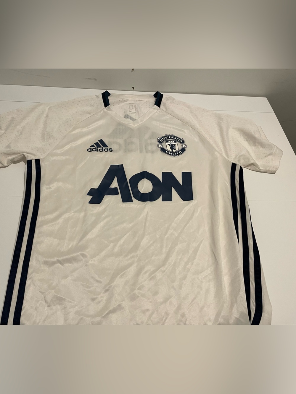 Adidas Brand Men's size Medium White & Navy Manchester United 2017-2018 Jersey